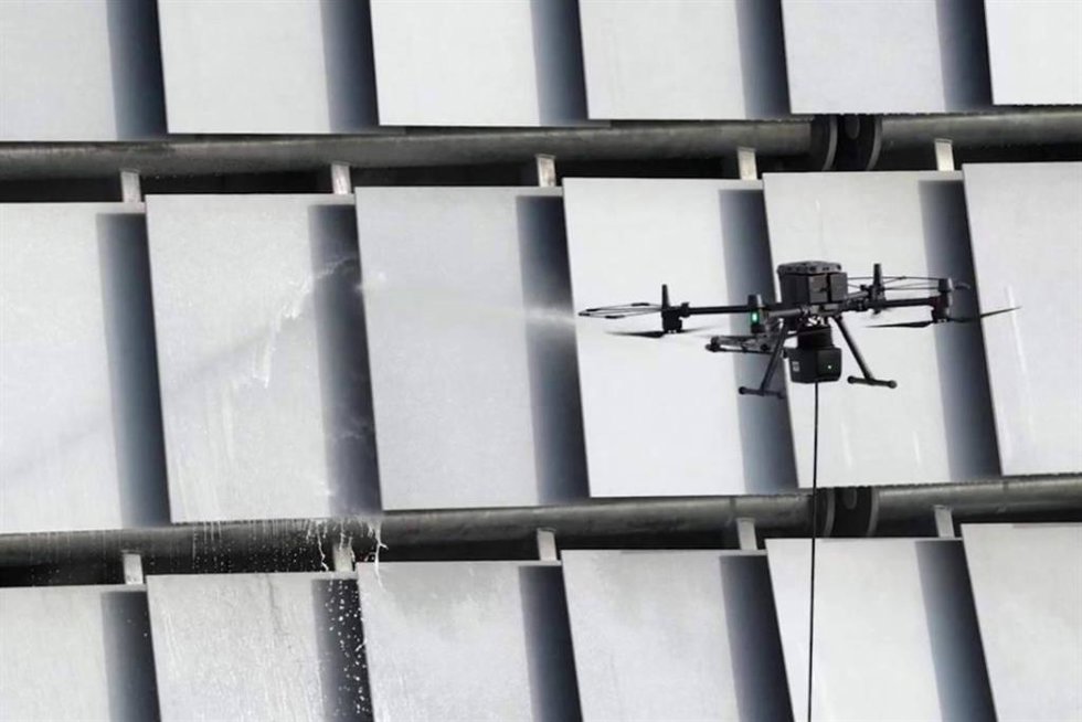 Drones que limpian lo imposible; tecnología al servicio del deporte