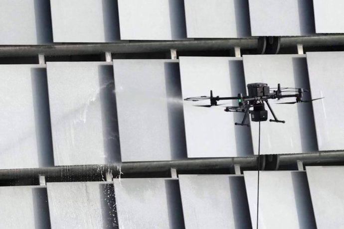Drones que limpian lo imposible; tecnología al servicio del deporte