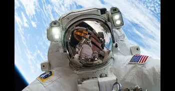 La NASA permitirá a los astronautas llevar móviles al espacio: "Volarán con smartphones de última generación"