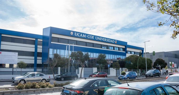 Archivo - Fachada principal del Campus UCAM-COE de Torrejón de Ardoz, Madrid