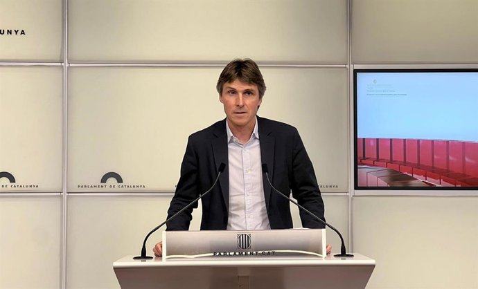 El portavoz de Junts en el Parlament, Salvador Vergés, en una rueda de prensa desde el Parlament