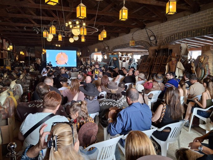 Asistentes durante una de las actividades de la pasada edición de Almería Western Film Festival, celebrada en Tabernas.