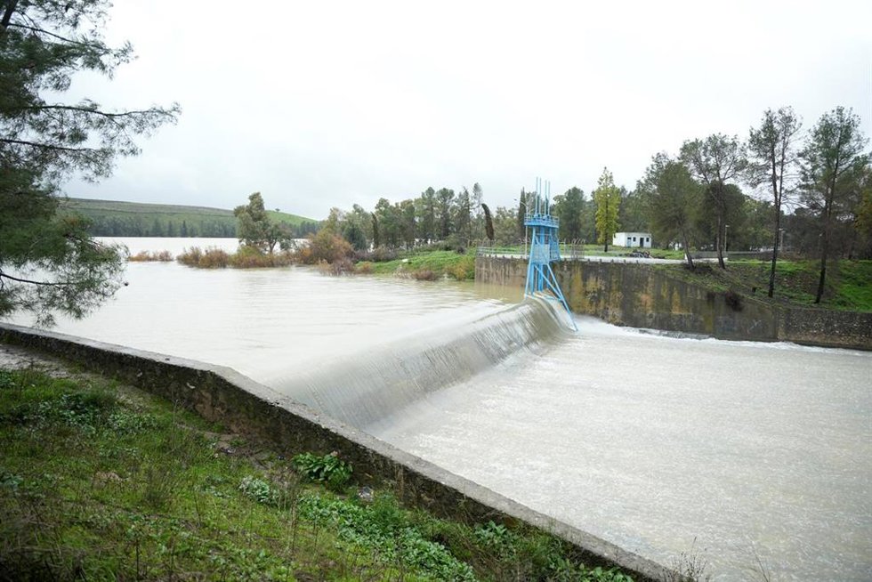 Imagen del aliviadero del embalse Torre del Aguila en la provincia de Sevilla.
