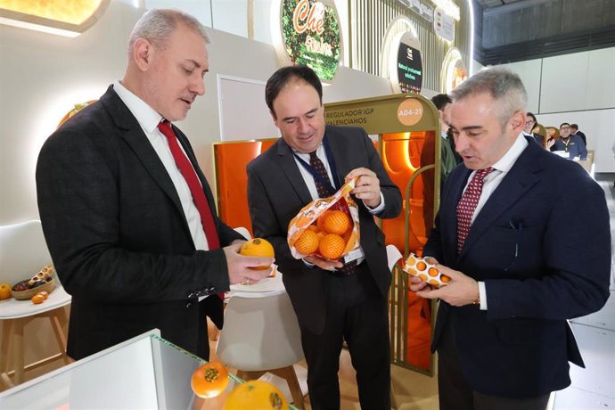 El 'president' de la Generalitat, Juanfran Pérez Llorca, en la feria Fruit Logistica