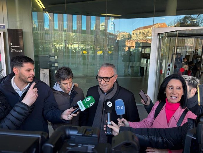 El exvicepresidente del FC Barcelona (1978-2000) y expresidente del club blaugrana (2000-2003), Joan Gaspart, ante la Ciutat de la Justicia de Barcelona este viernes, 6 de febrero de 2026