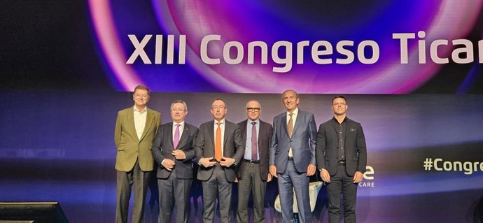 Acto de presentación de la Fundación Moving For Care para la divulgación y el fomento científico y clínico en el ámbito de la salud periimplantaria en el marco del 'XIII Congreso de Actualización en Implantología Ticare: Desafiando límites'