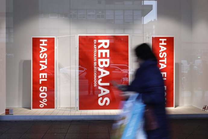 Archivo - Rebaja, rebajas, compra, compras, comprar, comprando