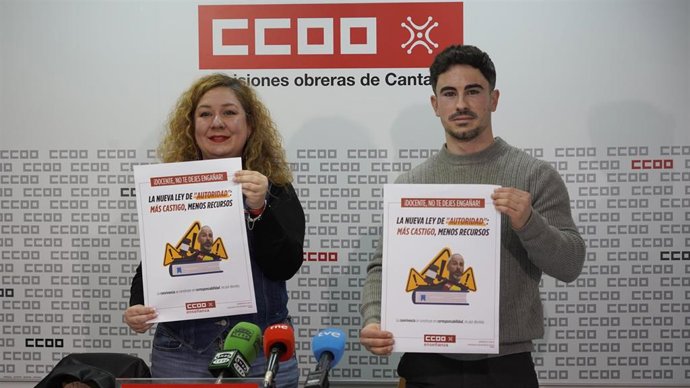 Conchi Sánchez y David Aguirre, secretaria general y responsable de educación pública no universitaria de la Federación de Enseñanza de CCOO en Cantabria
