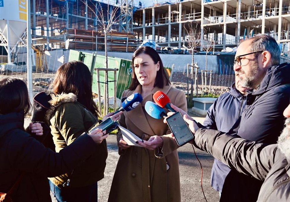 Igual realiza declaraciones a la prensa en El Alisal.