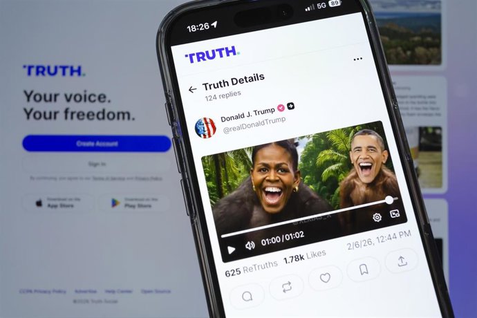 Imagen del matrimonio Obama representados como monos en un vídeo publicado por Trump 