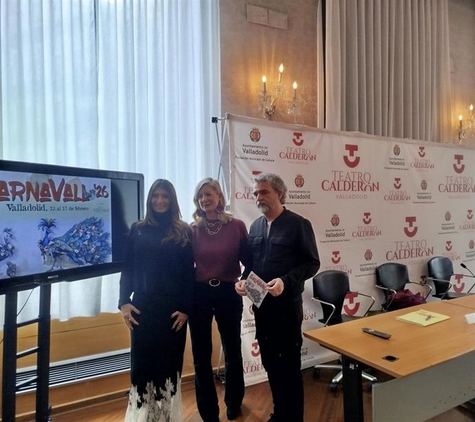 Irene Carvajal y Carolina Castro en la presentación del programa del Carnaval 2026 de Valladolid en el Teatro Calderón.