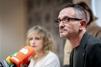 El alcalde de Móstoles dice ser víctima de "campaña absoluta de desprestigio" y acusa a la exedil de "chantaje político"