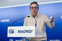 El PP de Madrid se reafirma en su "respaldo" al alcalde de Móstoles y defiende que no se puede "condenar sin pruebas"