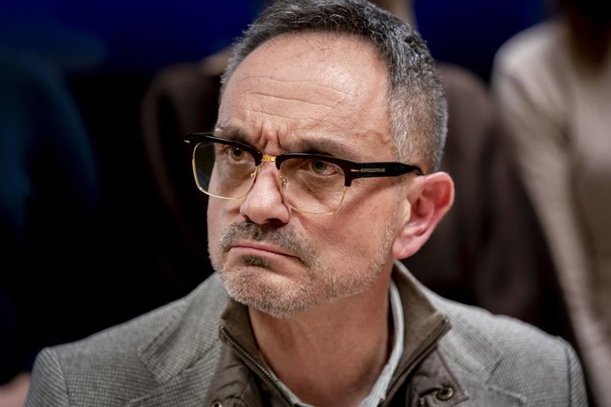 O prefeito de Móstoles, Manuel Bautista, comparece perante a imprensa, na Prefeitura de Móstoles, em 5 de fevereiro de 2026, em Móstoles, Madri (Espanha). Bautista compareceu após ser acusado de assédio moral e sexual a uma funcionária.