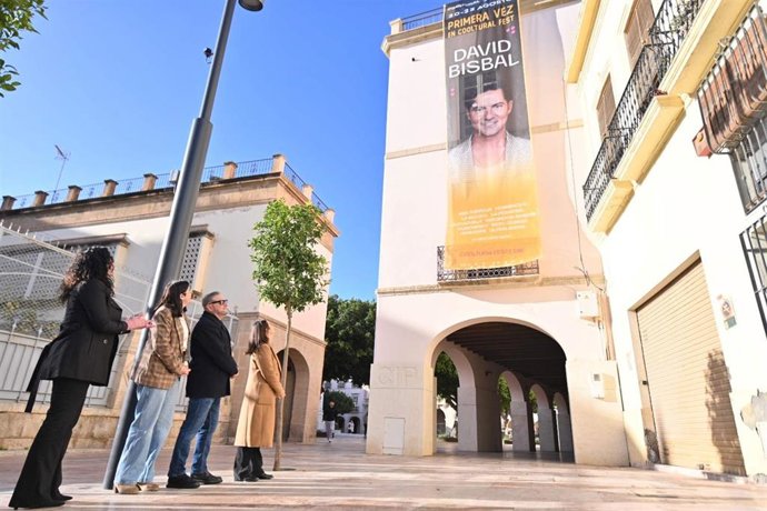 Una lona anuncia la participación de David Bisbal en el Cooltural Fest 2026.