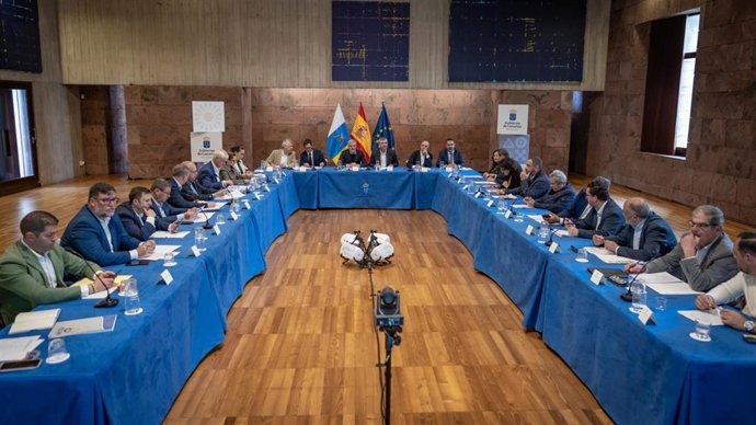 La Fecai y la Fecam apoyan el 'Decreto Canarias', pero defienden "mejoras" para que "ninguna isla se quede atrás"