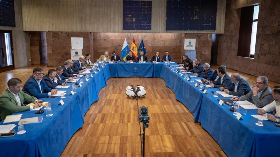 La Fecai y la Fecam apoyan el 'Decreto Canarias', pero defienden "mejoras" para que "ninguna isla se quede atrás"
