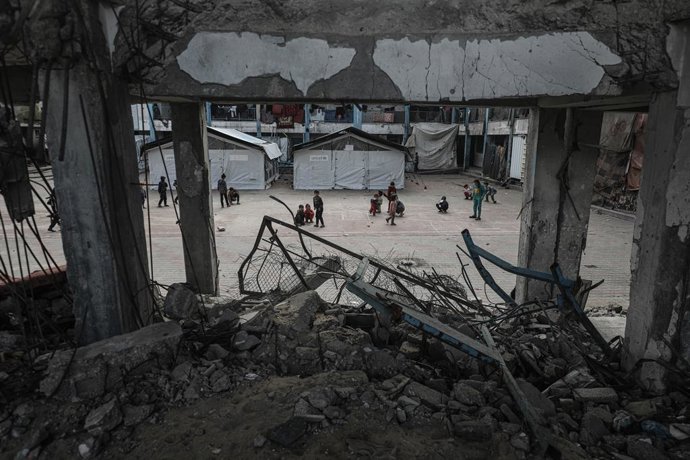 February 6, 2026, Nusairat, Gaza Strip, Palestinian Territory: Displaced people living in makeshift tents and shelters in schools in the Bureij refugee camp are struggling to survive under harsh living conditions and a near-total lack of basic necessities