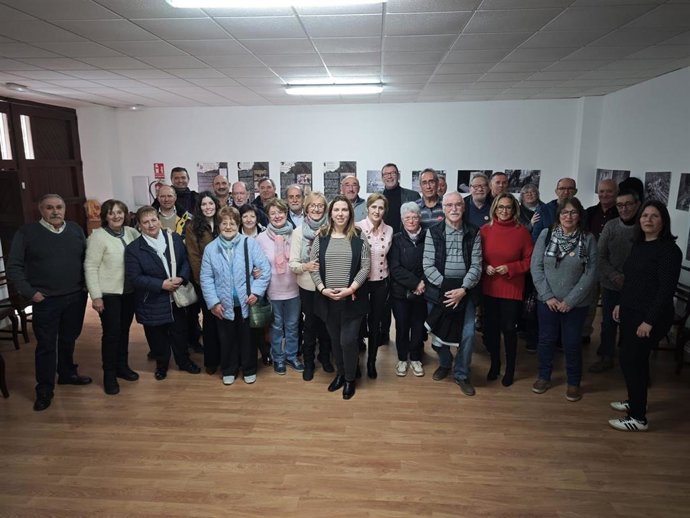 Rafael Guía junto al resto de candidatos y representantes del PSOE por la provincia de Teruel en un acto en Cella.