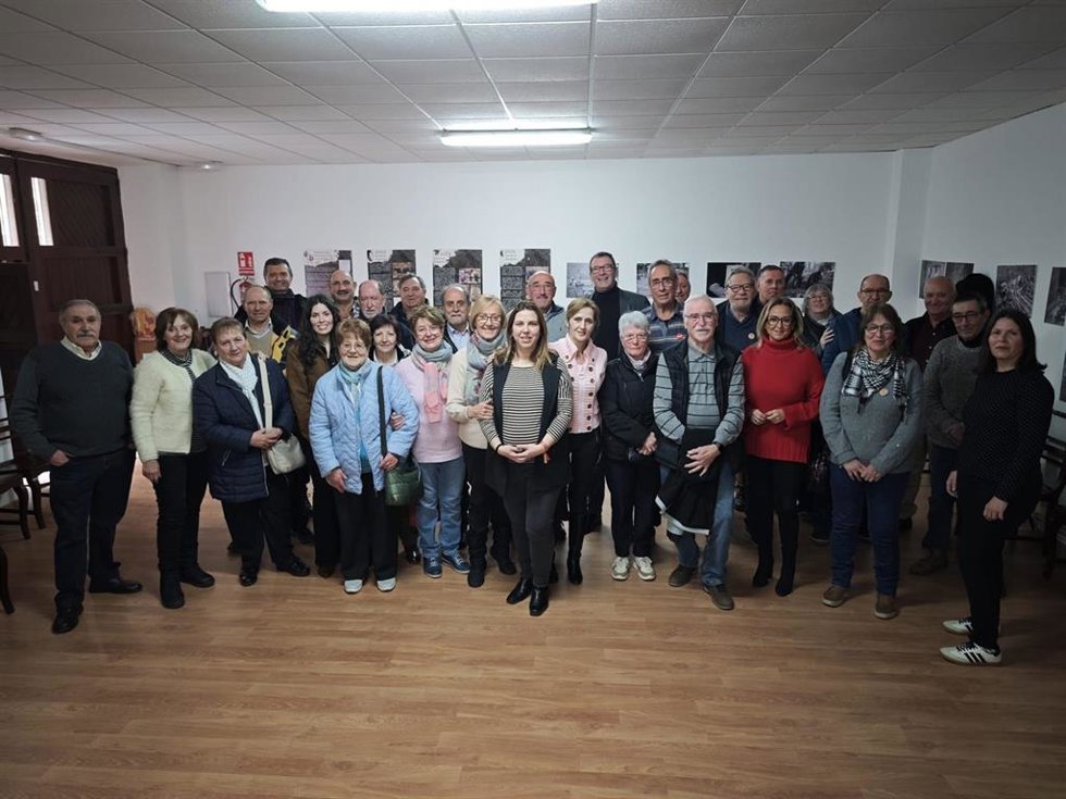 Rafael Guía junto al resto de candidatos y representantes del PSOE por la provincia de Teruel en un acto en Cella.