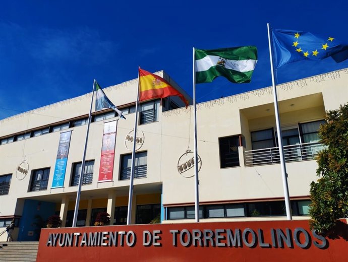 Archivo - Fachada del Ayuntamiento de Torremolinos.