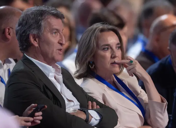Imagen del presidente del PP, Alberto Núñez Feijóo, y la diputada Cuca Gamarra.