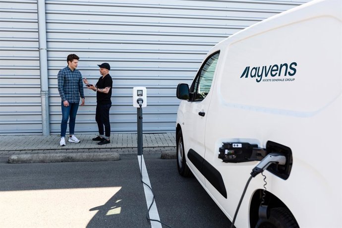 Archivo - Una furgoneta 100% eléctrica de Ayvens