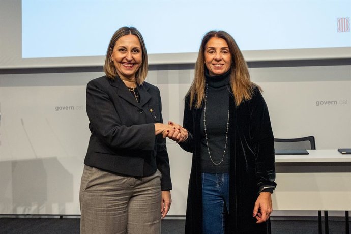 Menor i Budó durant la signatura de l'acord