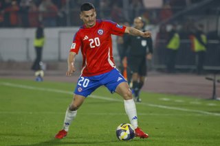 Futbol, Chile vs Argentina. Eliminatorias al mundial de la Fifa 2026. El jugador de la seleccion chilena Lucas Cepeda es fotografiado durante un partido clasificatorio al mundial de 2026 contra Argentina disputado en el estadio Nacional de Santiago,