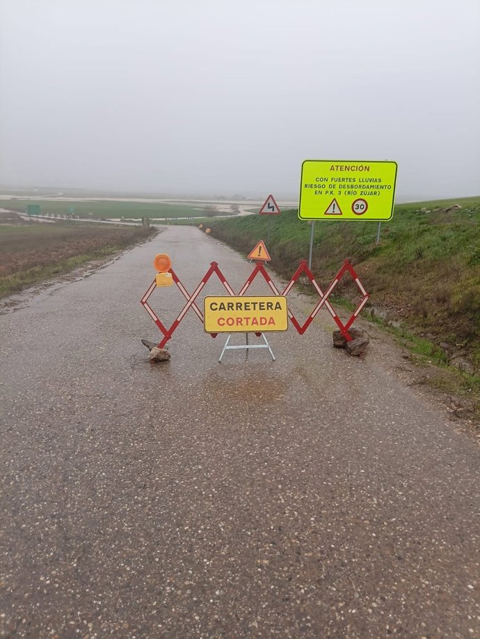 Carretera en la provincia de Badajoz afectada por el temporal