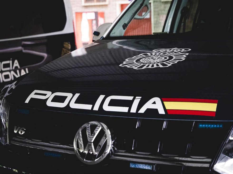 Archivo - Sucesos.- Prisión para dos multirreincidentes por robar en un 'súper' de Valladolid y tirar al suelo a una dependienta