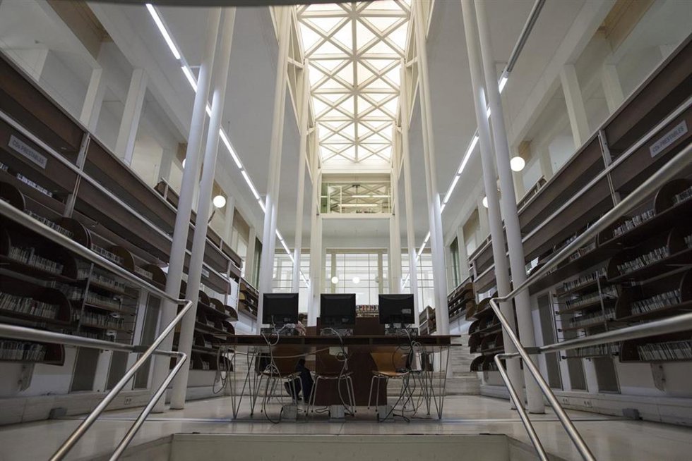 Archivo - La Biblioteca Pública Provincial de Granada, gestionada por la Consejería de Cultura de la Junta, en imagen de archivo