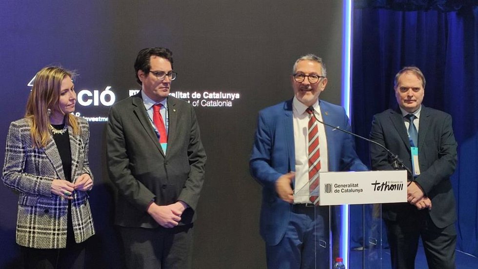 El conseller de Empresa y Trabajo, Miquel Smper, durante su visita en el ISE