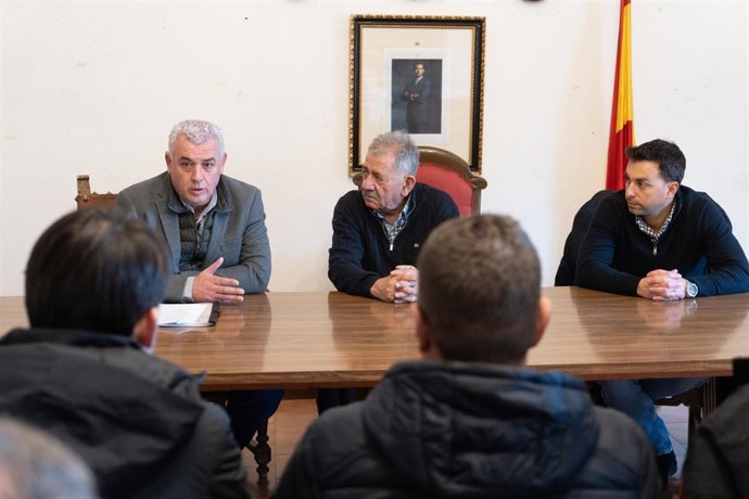 Visita del presidente de la Diputación, José Luis Vega, al municipio de Atienza.