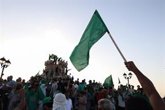 Foto: Miles de personas despiden al hijo mayor de Gadafi en Bani Walid, al sur de la capital libia