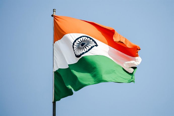 Archivo - INDIA, NEW DELHI - DECEMBER 5, 2025: The Indian flag is hoisted over the Rashtrapati Bhavan presidential residence