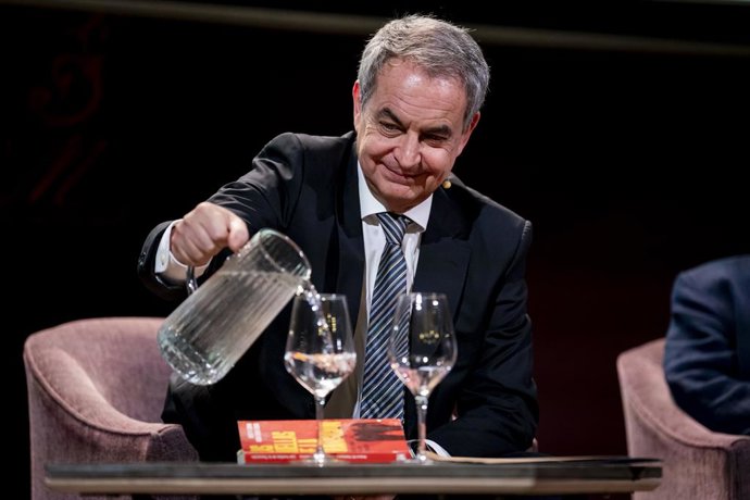 El expresidente del Gobierno José Luis Rodríguez Zapatero interviene durante la presentación del libro 'Las huellas de la Transición. 50 años de cambio y conflicto en democracia', en el Ateneo de Madrid, a 3 de febrero de 2026, en Madrid (España). Se trat