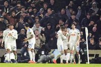 El Leeds sigue fuerte en Elland Road en el duelo clave contra el Forest