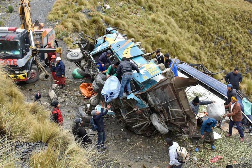 Archivo - Accidente de autobús en Bolivia (archivo).