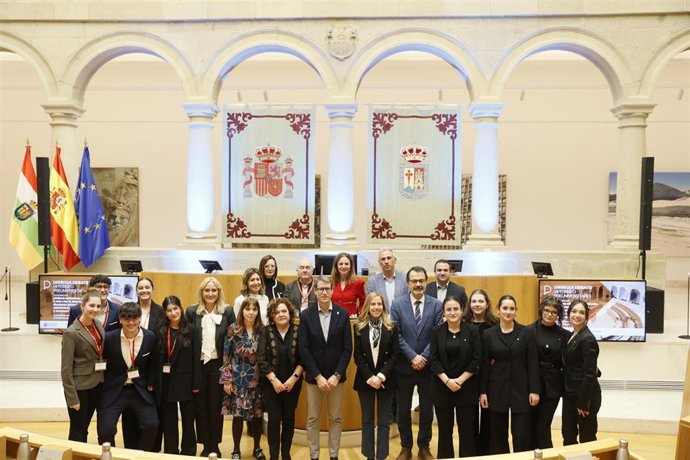 El IES Marco Fabio Quintiliano, de Calahorra, gana el VII Torneo de Debate Preuniversitario de UR y Parlamento riojano