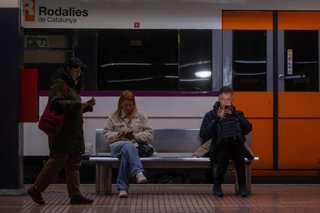 Passatgers a l'Estació de Fabra i Puig, a 26 de gener de 2026, a Barcelona, Catalunya (Espanya). 