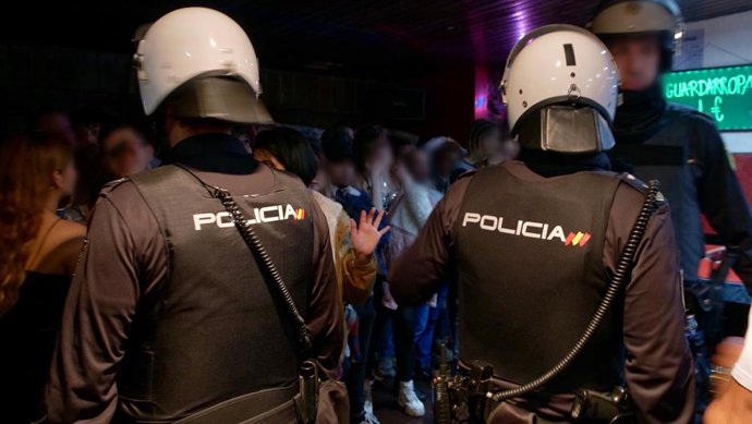 Archivo - Arquivo - Agentes da Polícia Nacional em Oviedo.