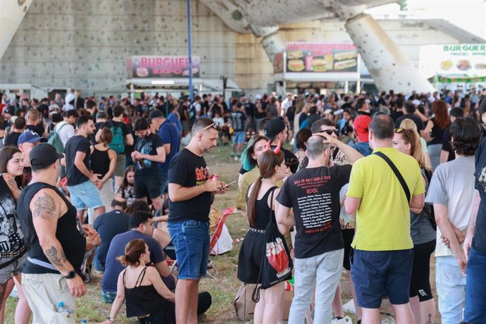 Archivo - Colas para el primer concierto de AC/DC en el estadio olímpico de Sevilla. A 29 de mayo de 2024, en Sevilla (Andalucía, España).  