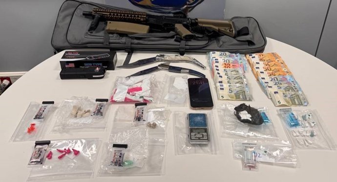 Material intevenido a la casa dels detinguts