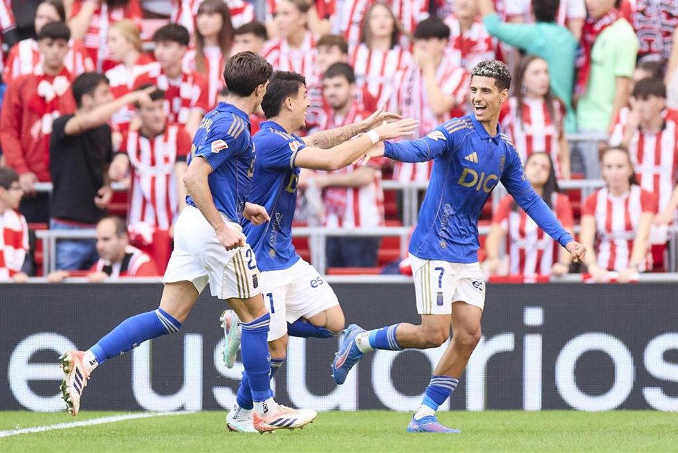 Archivo - Jugadores del Real Oviedo tras un gol de Ilyas Chaira