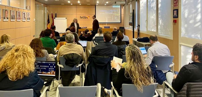 Regidores de Comercio de los municipios de Mallorca asisten a una de las jornadas de formación del Consell.