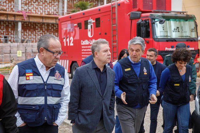 El jefe del Gobierno autonómico, Emiliano García-Page, preside en Toledo, la reunión del Centro de Coordinación Operativa (CECOP) en el Servicio 1-1-2 de Castilla-La Mancha.