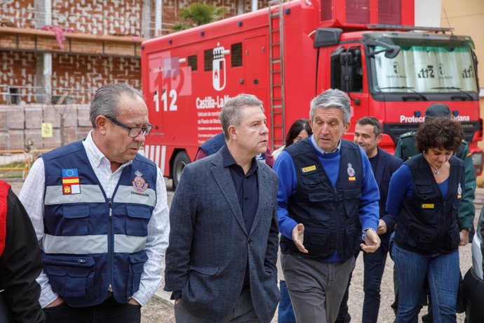 El jefe del Gobierno autonómico, Emiliano García-Page, preside en Toledo, la reunión del Centro de Coordinación Operativa (CECOP) en el Servicio 1-1-2 de Castilla-La Mancha.
