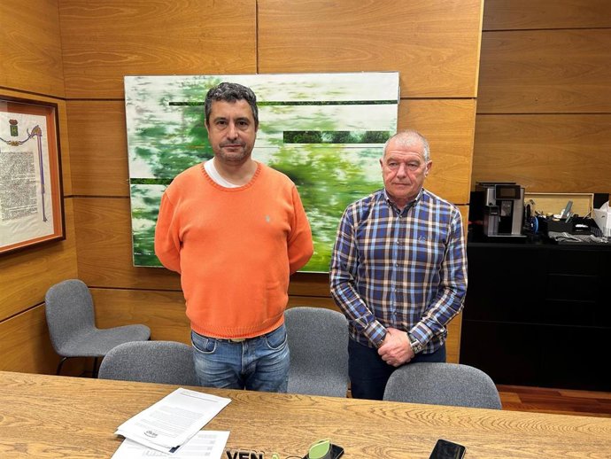 Los ediles Javier Rodríguez y Raimundo Díaz durante la rueda de prensa de este sábado.