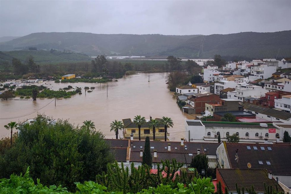 Imagen de la localidad gaditana de San Martín del Tesorillo y su entorno próximo inundado tras el paso de la borrasca Leonardo. A 5 de febrero de 2026, en Jimena de la Frontera, Cádiz (Andalucía, España).